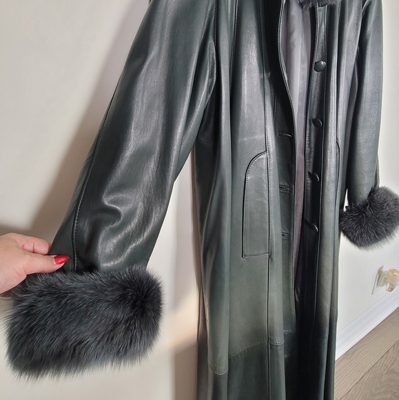 Oversized Green Leather Trench Coat with Fur Trims - Plus Size 14W - Picture 6 of 17